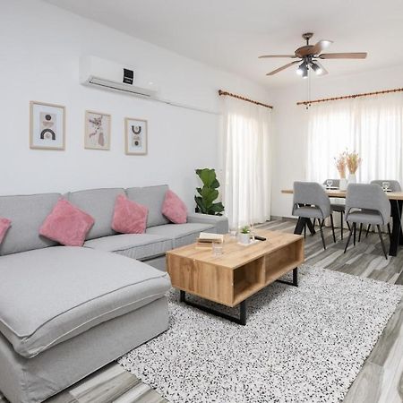 Beautiful Apartment In Harbour Paphos, Central & Close To Beach Exterior foto